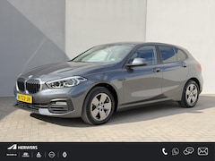 BMW 1-serie - 118i Business Edition Automaat / 1e Eigenaar / Navigatie / Camera / PDC / Apple Carplay &