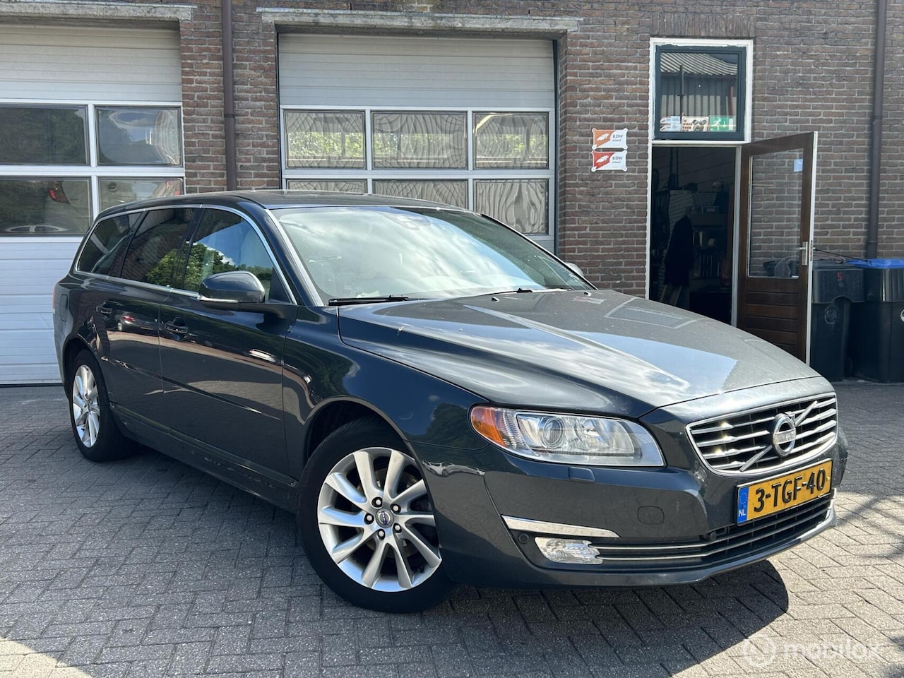 Volvo V70 - 2.0 D4 Summum | Clima | Schuifdak | Leder | - AutoWereld.nl