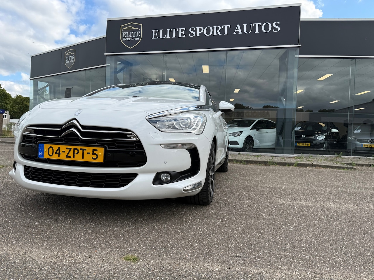 Citroën DS5 - 1.6 THP So Chic I Pano I Automaat I Massage - AutoWereld.nl