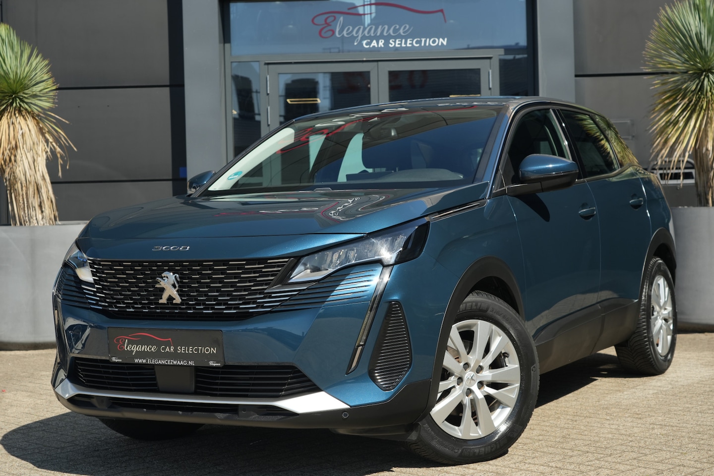 Peugeot 3008 - 1.2 PureTech Blue Lease Premium 131pk Trekhaak/Camera/Navigatie - AutoWereld.nl