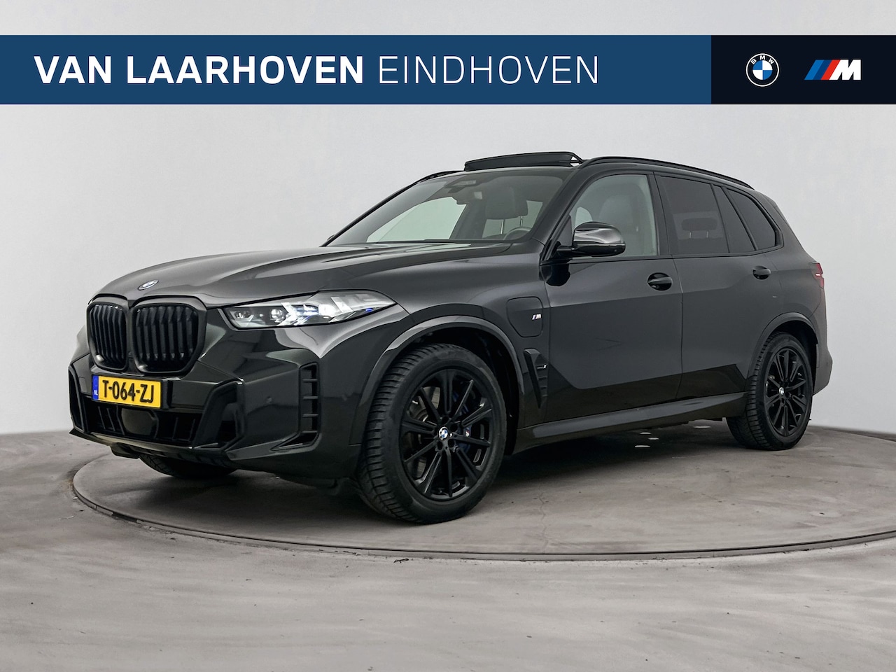 BMW X5 - xDrive50e M Sport Automaat / Panoramadak / Comfortstoelen / Comfort Access / Adaptieve LED - AutoWereld.nl