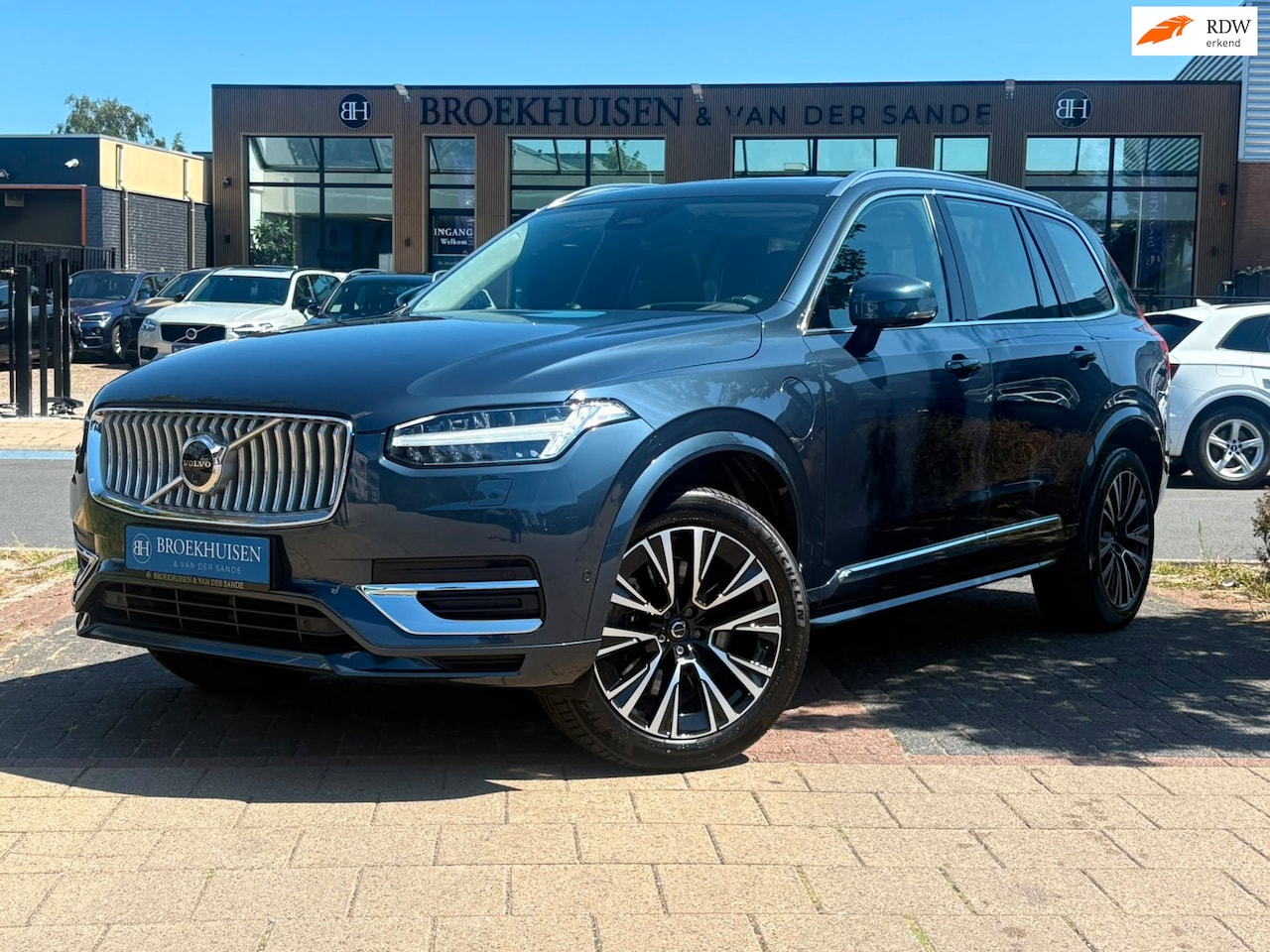 Volvo XC90 - 2.0 T8 Plug-in hybrid AWD Ultra Bright 455pk Luchtvering / Massage Stoelen / Trekhaak - AutoWereld.nl