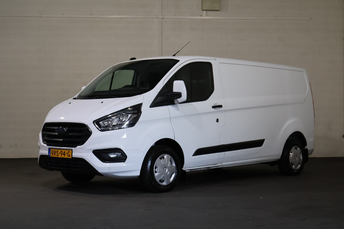 Ford Transit Custom - 2.0 TDCI L2 H1 Trend Airco Camera - AutoWereld.nl