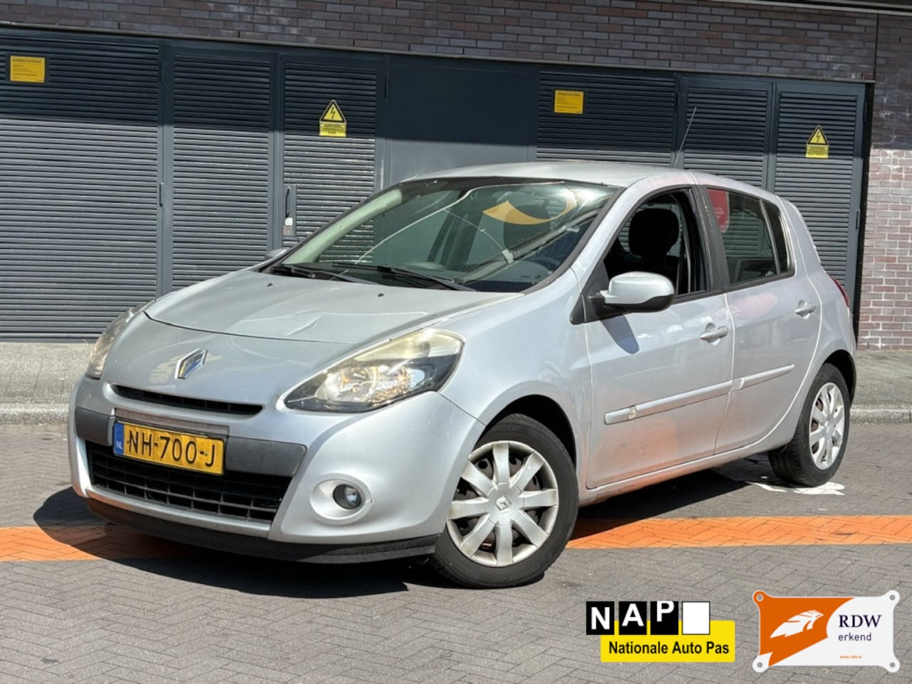 Renault Clio - 1.5 dCi Parissiene / Bluetooth / Topcar - AutoWereld.nl