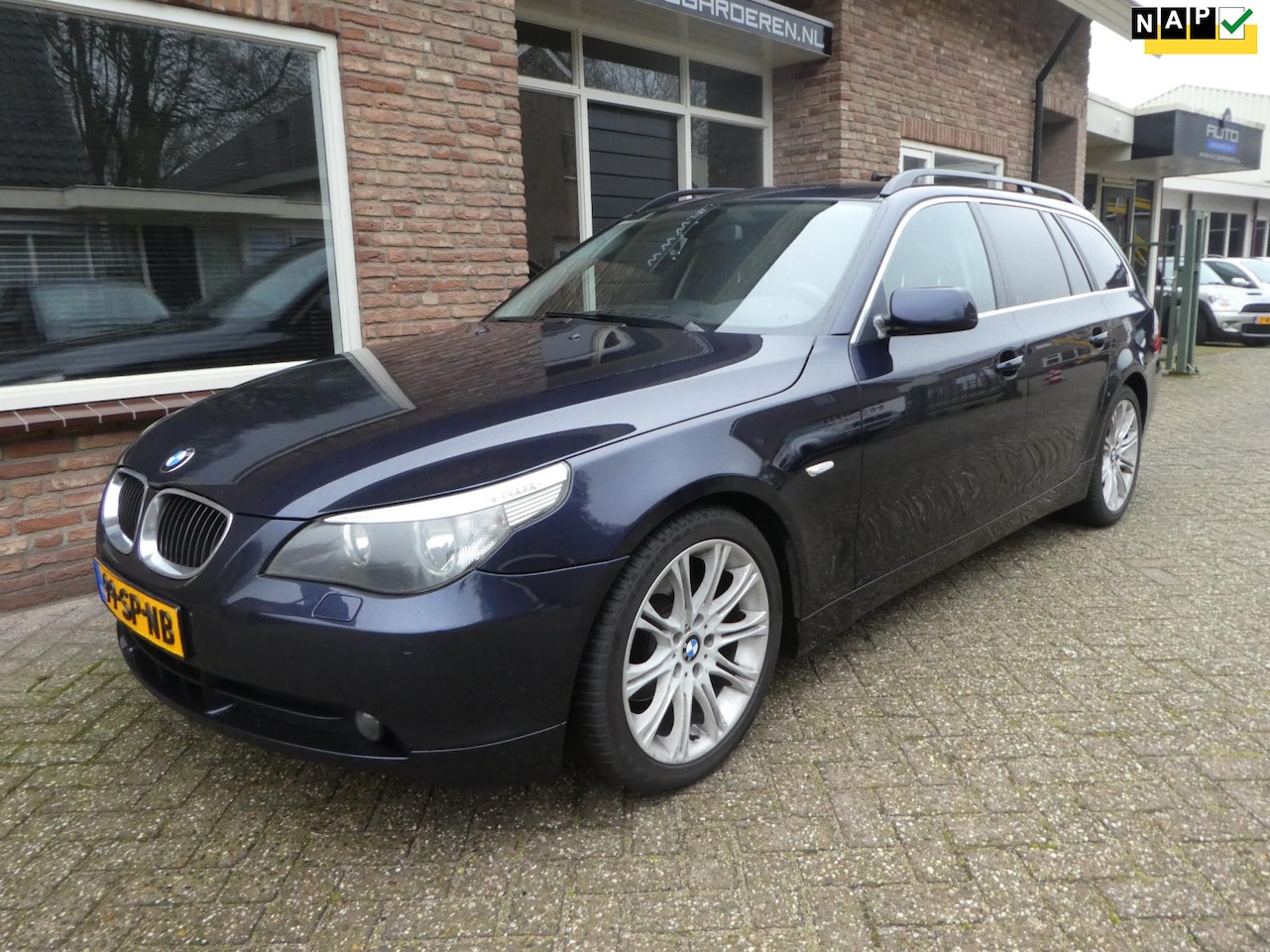 BMW 5-serie Touring - 523i Executive Automaat / Leder / Navi - AutoWereld.nl