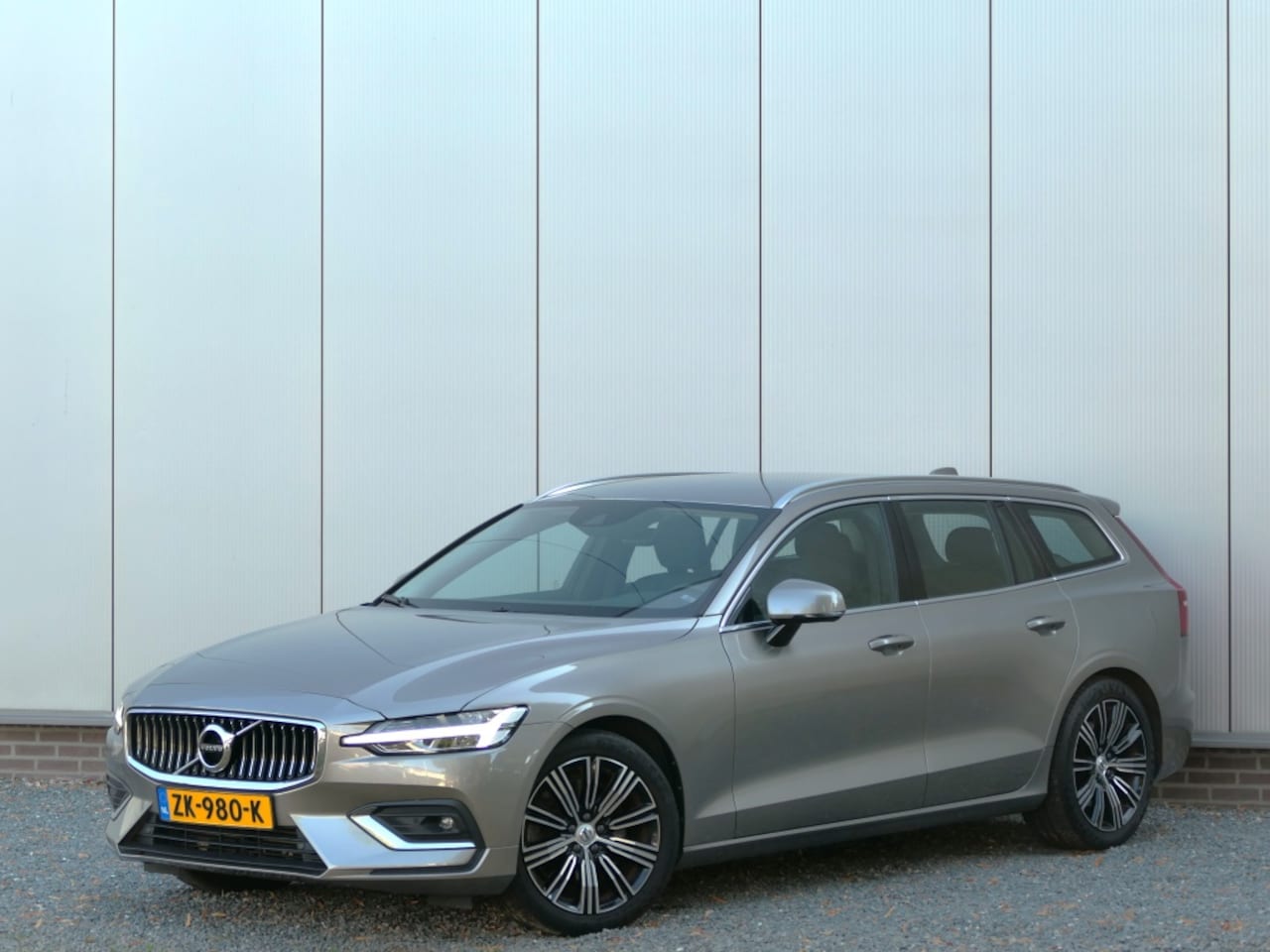 Volvo V60 - T5 Inscription 12 MND garantie Harman Kardon / DAB+ / Trekhaak / Apple CarPlay - AutoWereld.nl