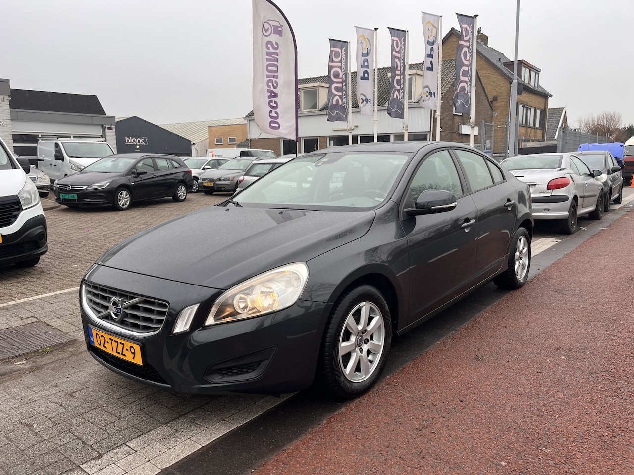 Volvo S60 - 1.6 T4 180 PK AUTOMAAT Kinetic Nap Pdc Schuifkantdak. Lmv Volledig Onderhouden - AutoWereld.nl