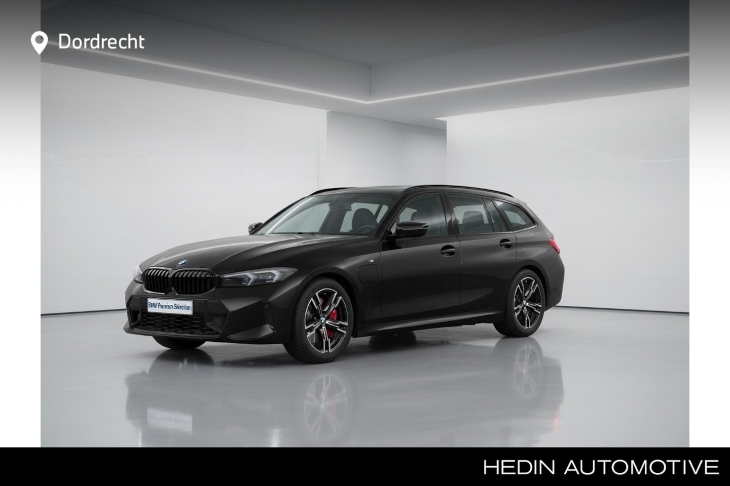 BMW 3-serie Touring - 330e M-Sport Pro | Panorama | Camera | 18" | Adaptieve LED koplampen - AutoWereld.nl