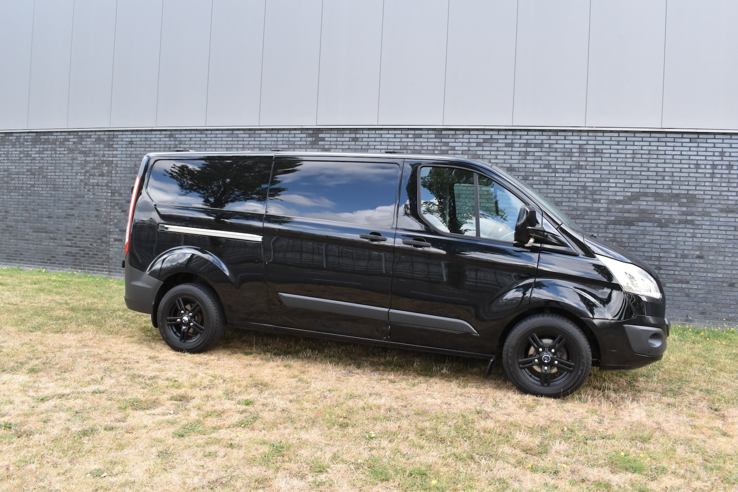 Ford Transit Custom - 310 2.0 TDCI L2H1 Sport Euro 6 Trekhaak - AutoWereld.nl