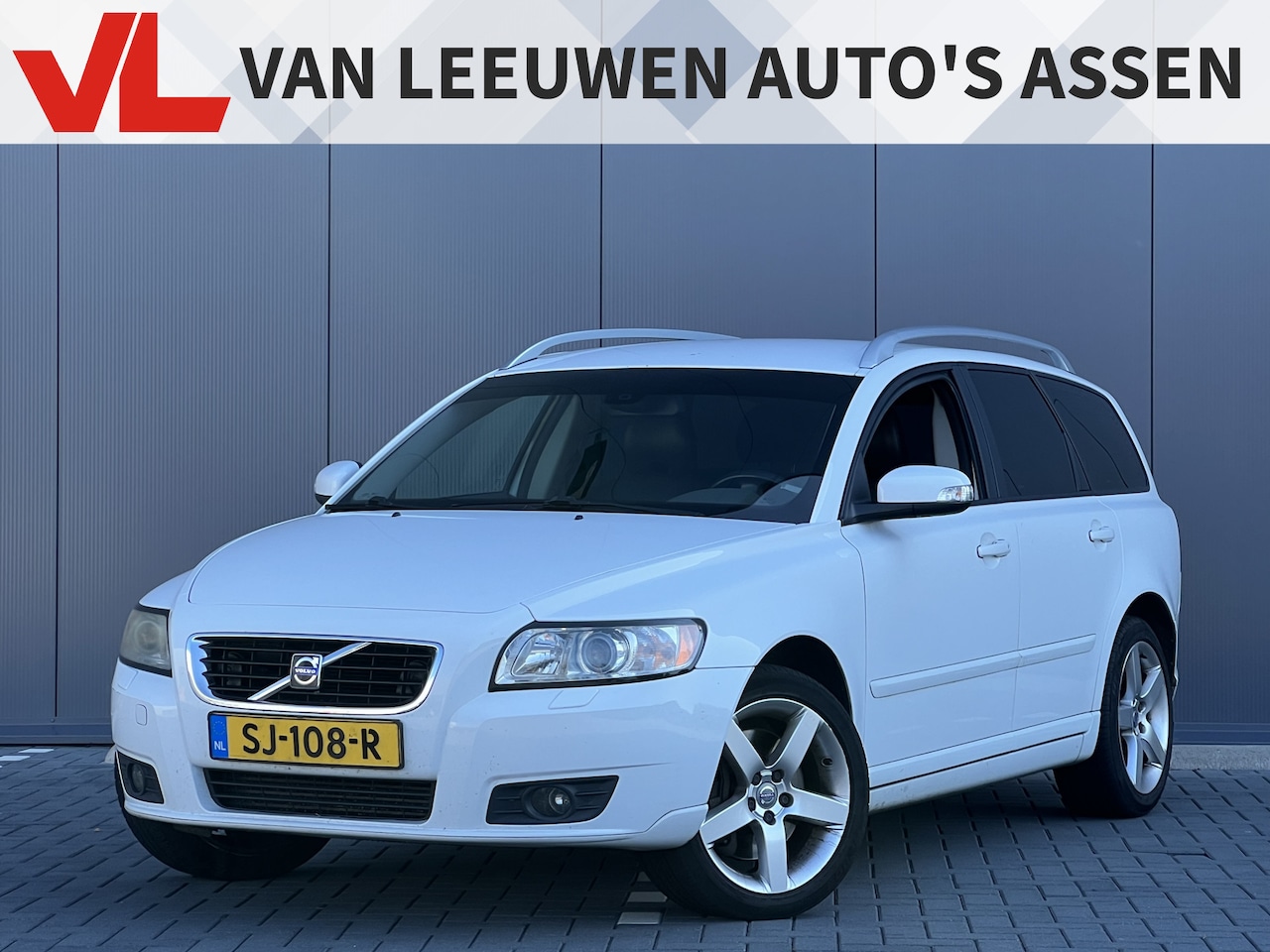Volvo V50 - 2.5 T5 AWD Summum | Nieuw binnen | Leder | Trekhaak - AutoWereld.nl