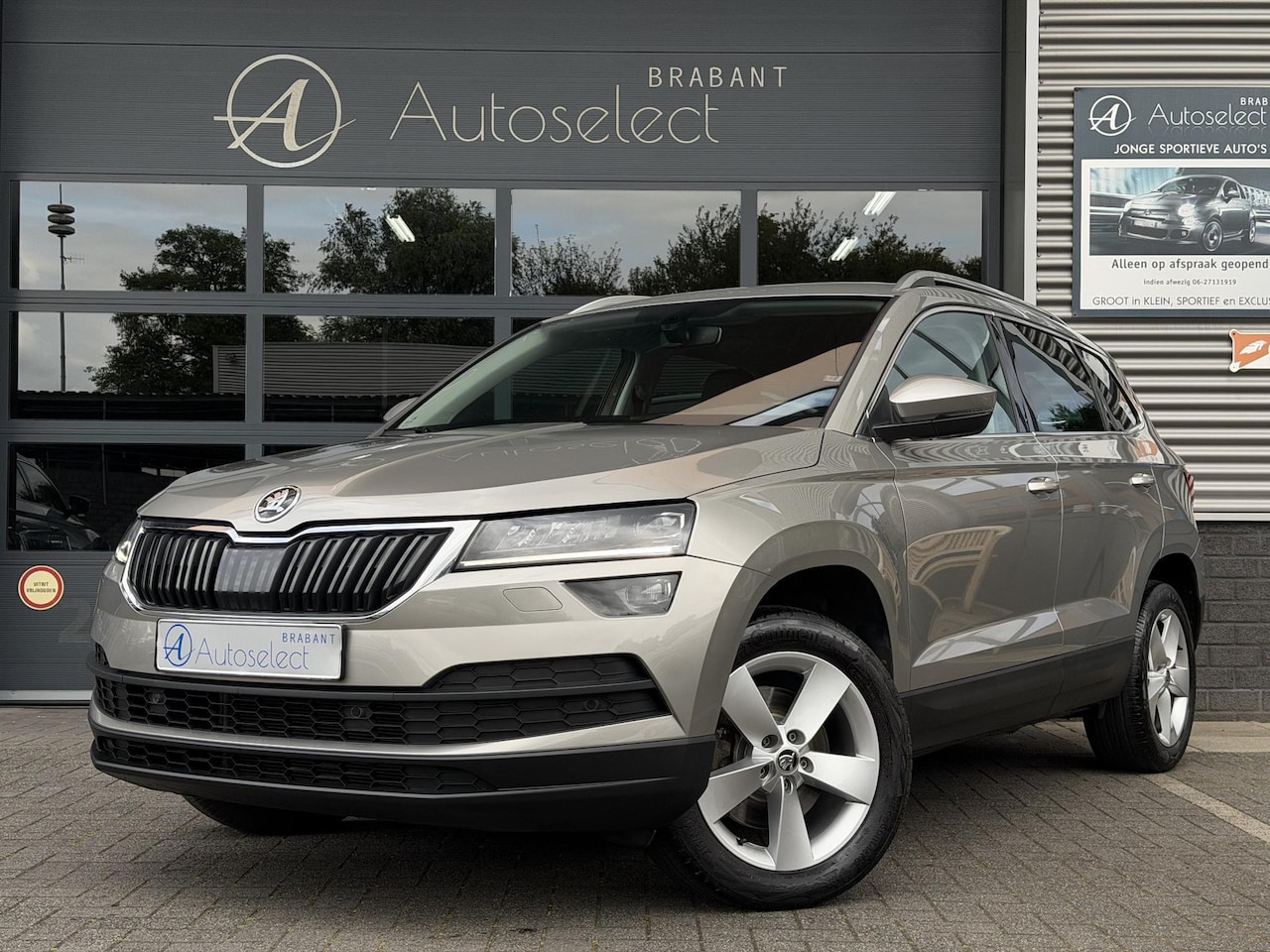 Skoda Karoq - 1.5 TSI ACT Style CarPlay | Trekhaak | Dealer OH - AutoWereld.nl