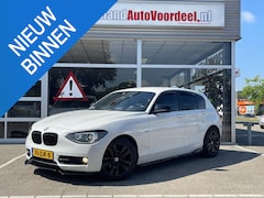 BMW 1-serie - 114i Upgrade Edition /170 PK/Cruise/Airco/Lederen Sport interieur/Xenon/APK 07-2027/