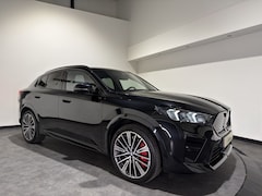 BMW iX2 - eDrive20 67 kWh M Sport Edition | Panoramadak | Leder | Premiumpakket | ACC | LED adaptief