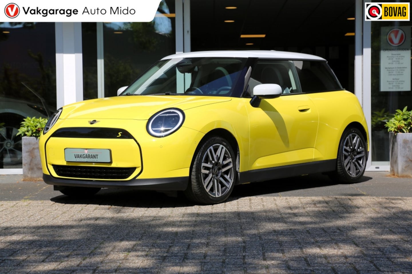 MINI Electric - Mini Cooper SE M-Pakket | Panorama | SoH 98% - AutoWereld.nl