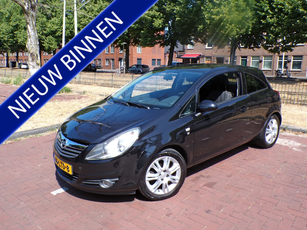 Opel Corsa - 1.4-16V '111' Edition ZEER NETTE AUTO - AutoWereld.nl