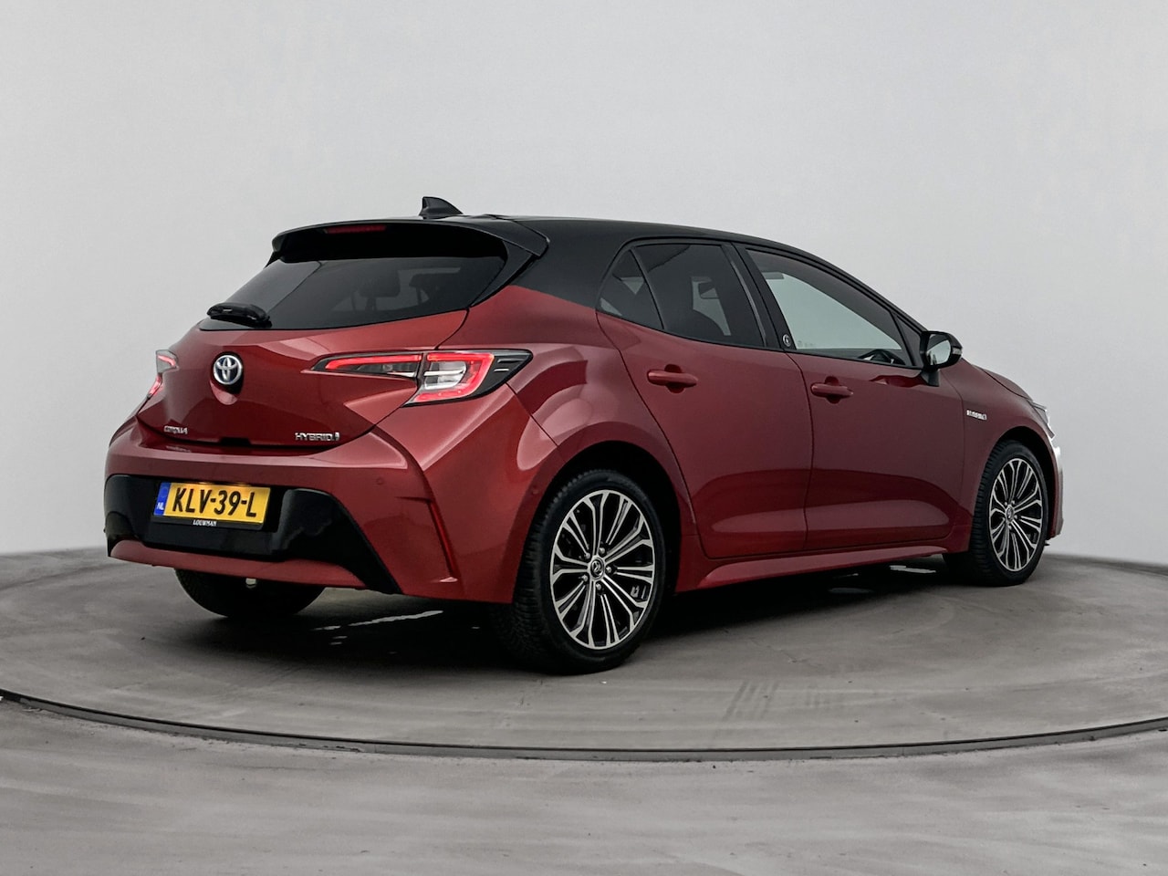 Toyota Corolla - 1.8 Hybrid Dynamic | Stuur-Stoelverwarming | Parkeersensoren | Apple Carplay-Android auto - AutoWereld.nl