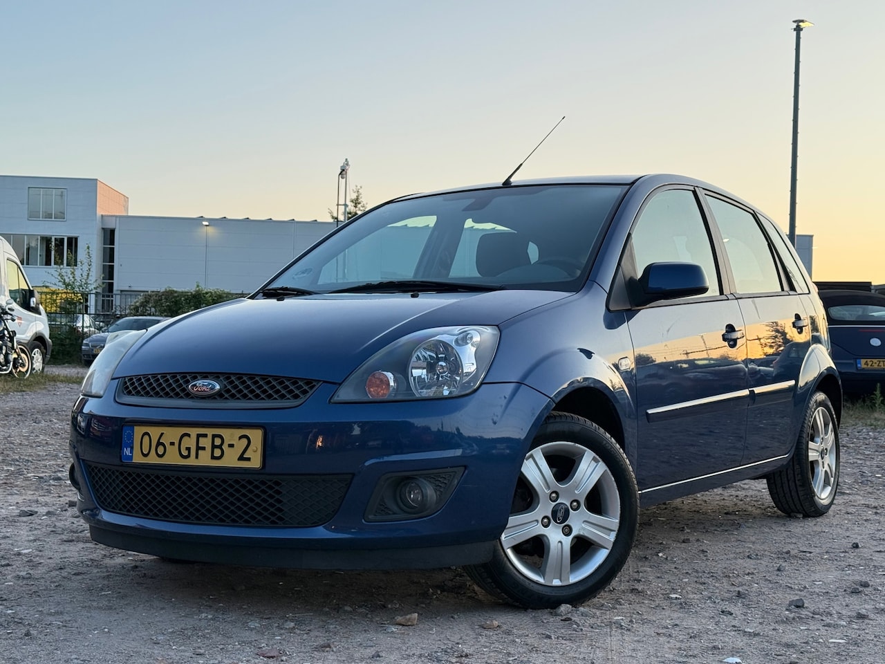 Ford Fiesta - 1.4-16V Futura / LAAG KM/ APK 13-06-2027 - AutoWereld.nl