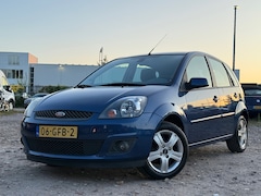 Ford Fiesta - 1.4-16V Futura / LAAG KM/ APK 13-06-2027