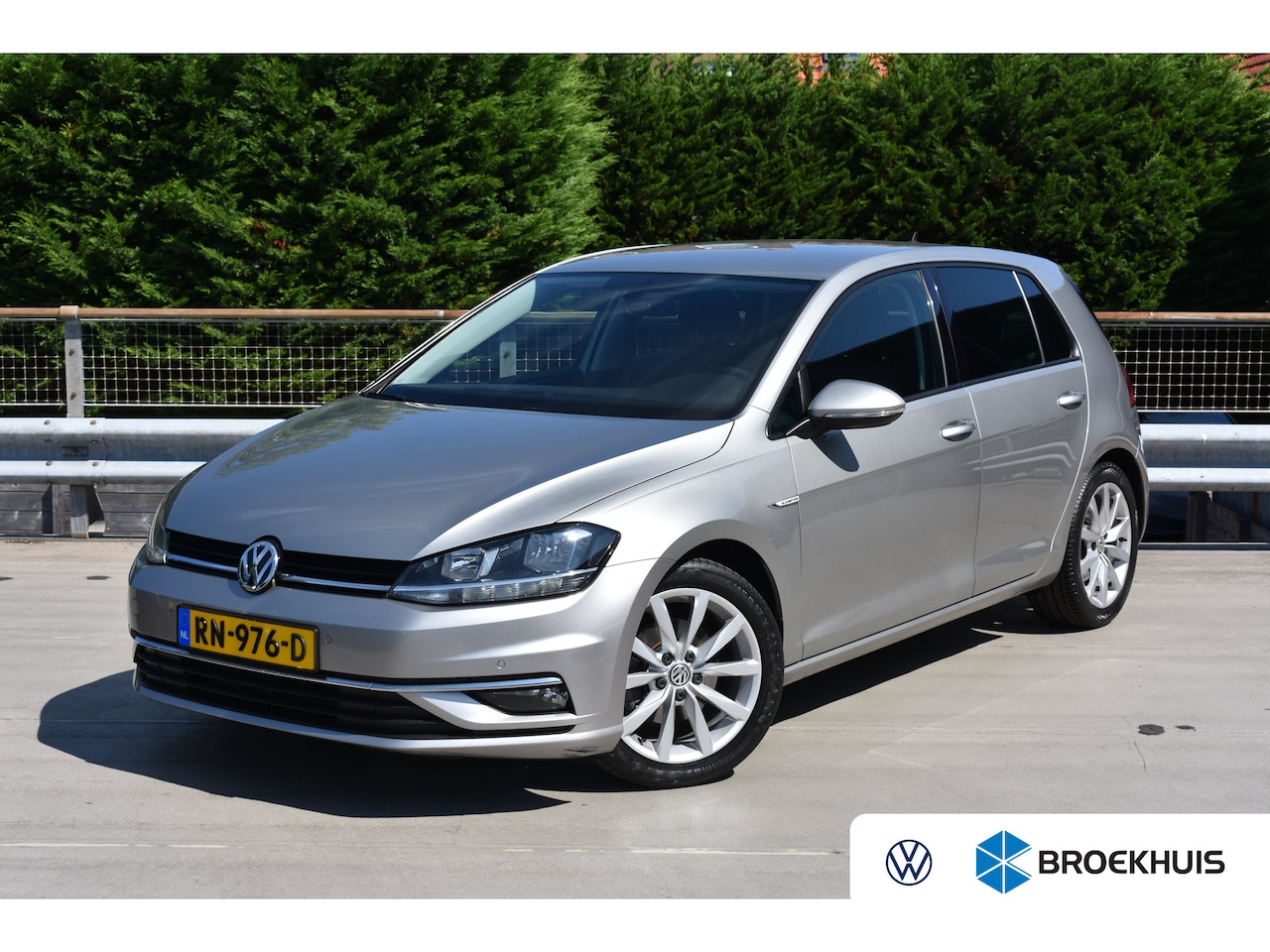 Volkswagen Golf - 1.5 TSI 130PK Highline | TREKHAAK | CAMERA | NAVIGATIE | APP. CONNECT | ADAPT. CRUISE | LE - AutoWereld.nl