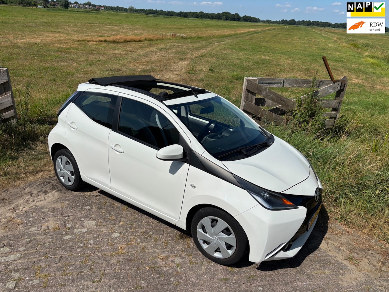 Toyota Aygo - 1.0 VVT-i x-wave 1.0 VVT-i x-wave, 68.000 KM! (NAP) - AutoWereld.nl