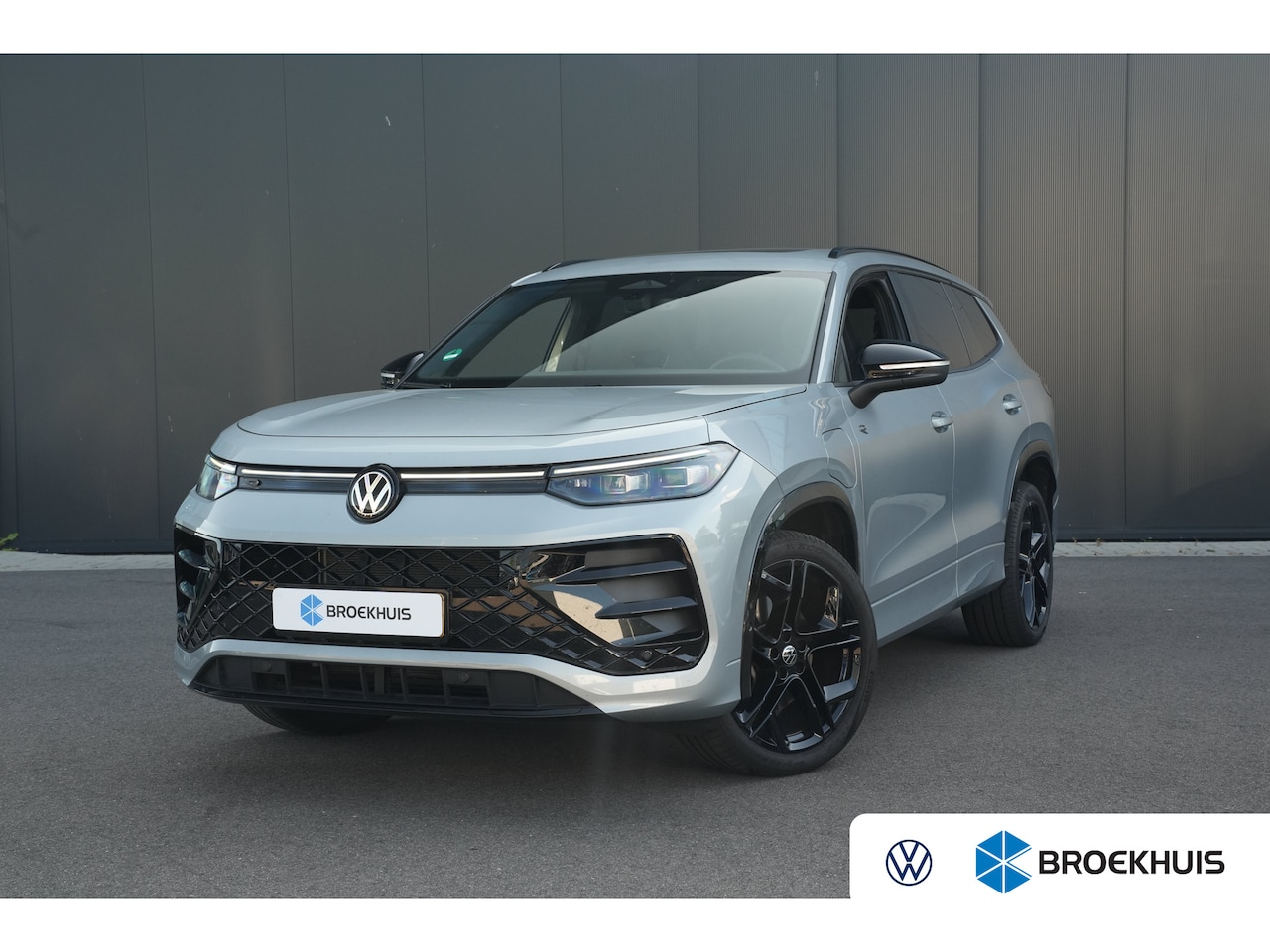 Volkswagen Tayron - 1.5 eHybrid R-Line Edition | Trekhaak | Camera | Panoramadak | - AutoWereld.nl