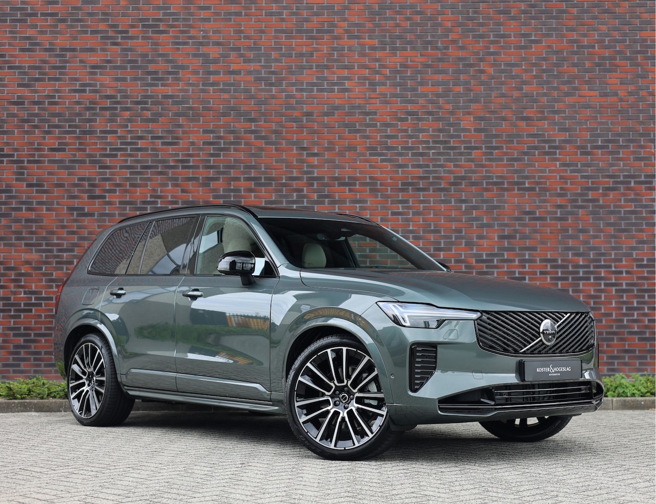 Volvo XC90 - T8 AWD Ultra Dark | Direct rijden! - Pano - B&W - AutoWereld.nl