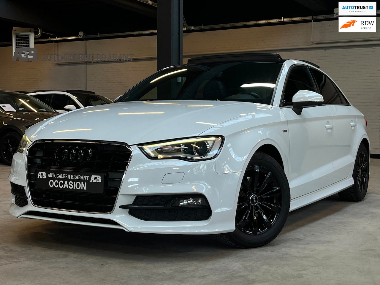 Audi A3 Limousine - 1.4 TFSI CoD Ambition Sport Edition Pano/Xenon/Bluetooth - AutoWereld.nl