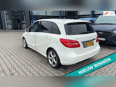 Mercedes-Benz B-klasse - 180 Automaat 122pk Clima LED Navi PDC Historie