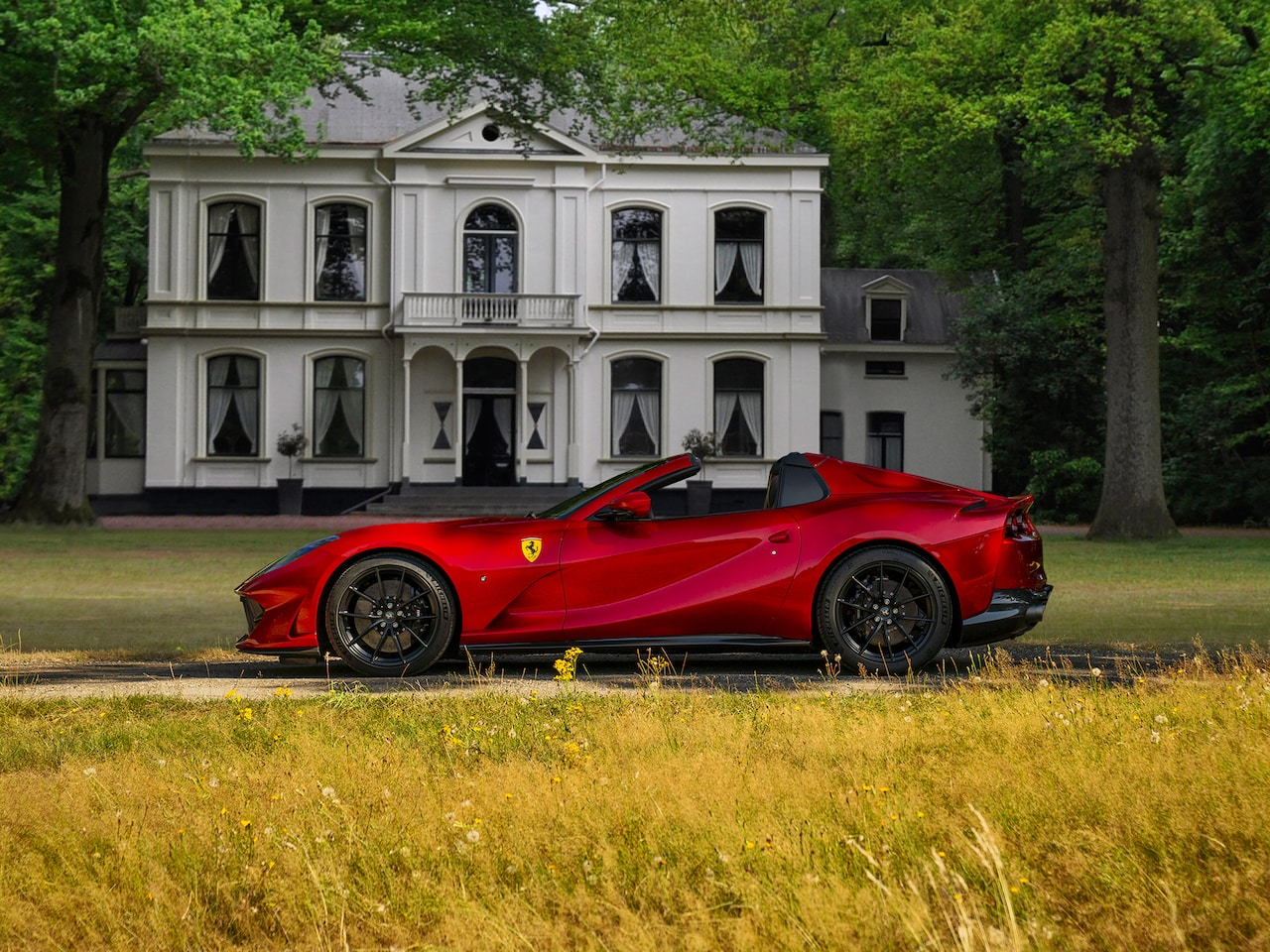 Ferrari 812 GTS - 6.5 V12 HELE | Atelier Car | Rosso Magma | Full carbon | Airbrushed shields - AutoWereld.nl