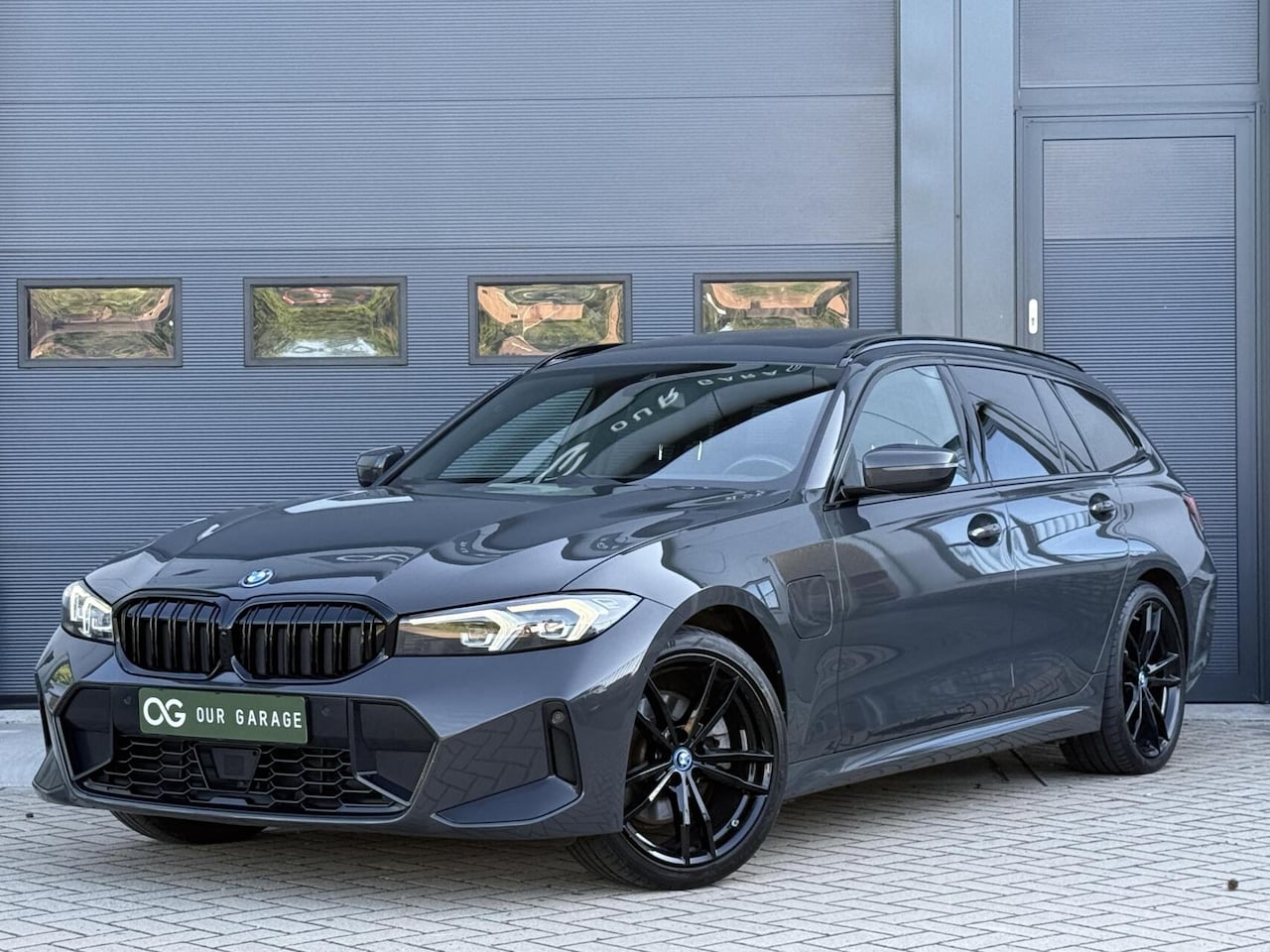 BMW 3-serie Touring - 320e xDrive M-Sport|ACC|Pano|Head Up|Trekhaak|19'' - AutoWereld.nl