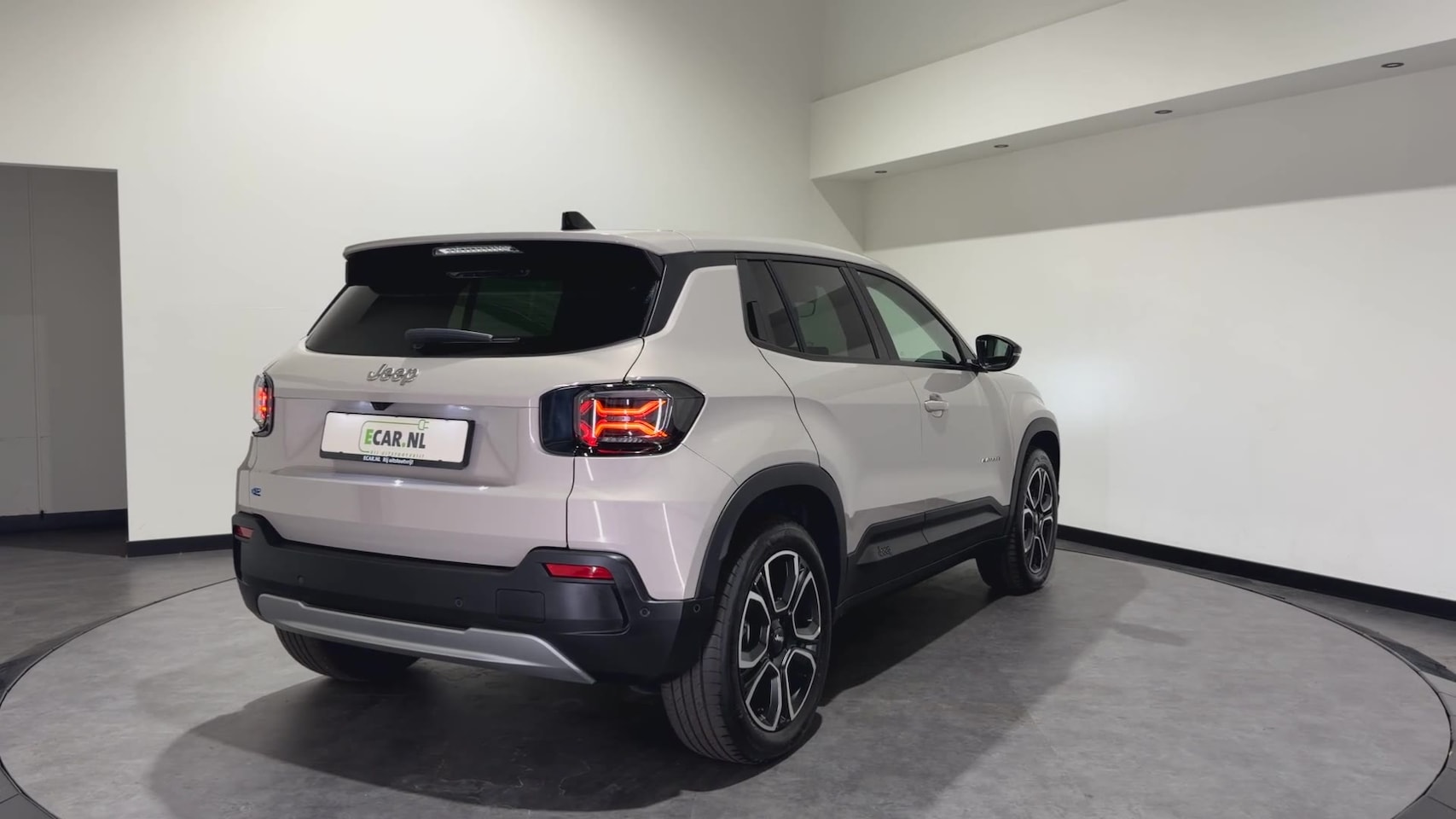 Jeep Avenger - Summit 54 kWh | SOH 97,8% | LED | - AutoWereld.nl