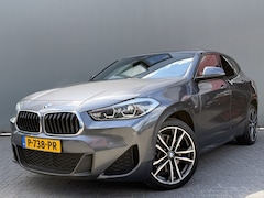 BMW X2 - BWJ 2021 xDrive20i 179 PK High Executive M AUTOMAAT | FULL LED | PANO | HALF LEDER | ADAPT