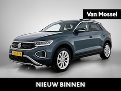 Volkswagen T-Roc - 1.5 TSI Life Edition 17 inch velgen | Automaat | Cruise control | Apple carplay / Android