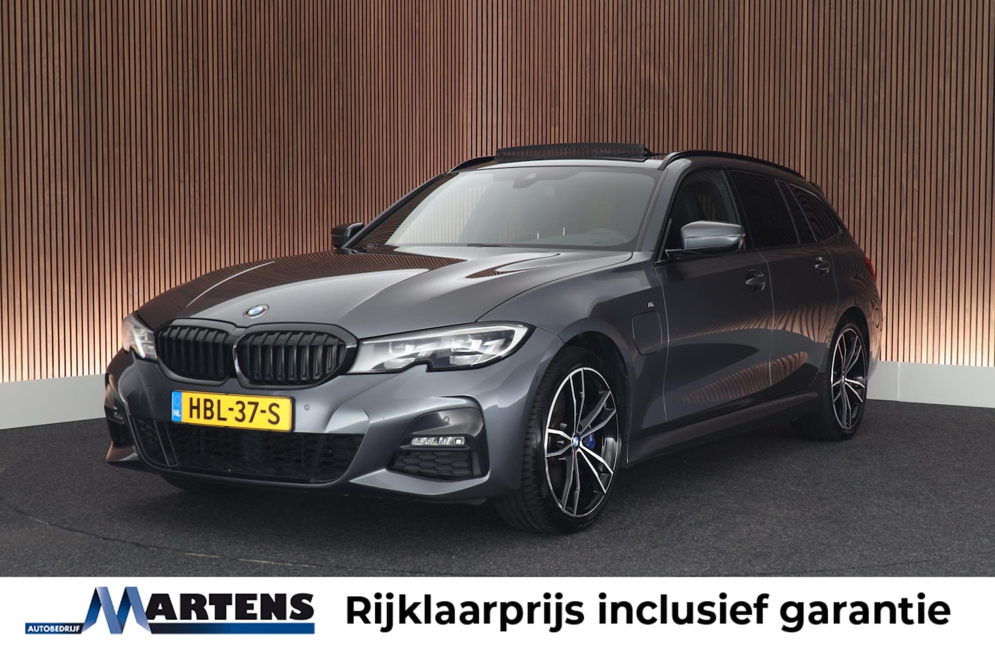 BMW 3-serie Touring - 330e 292pk M-Sport Leder Panoramadak Camera Stoelverwarming harman/kardon Navigatie - AutoWereld.nl