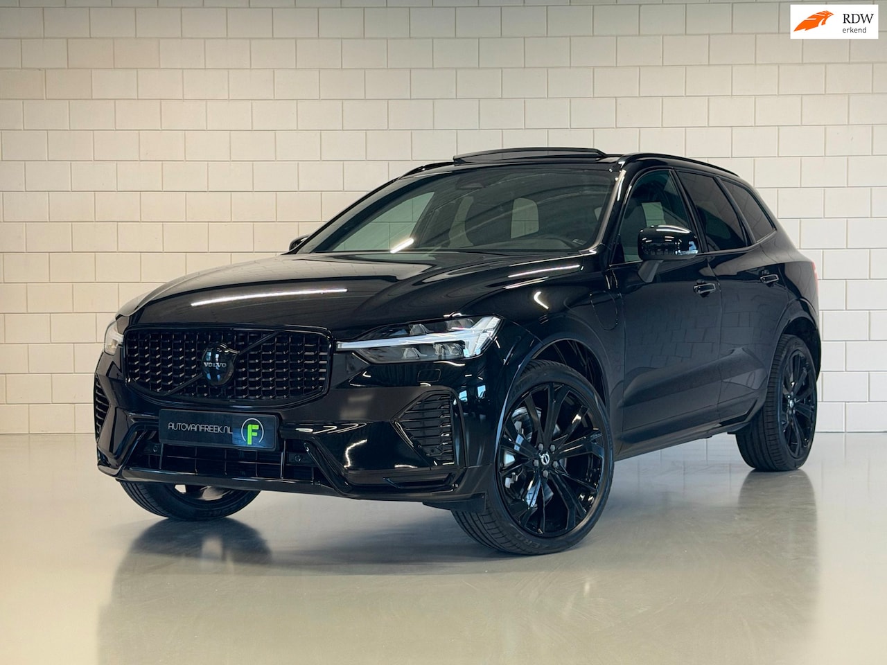 Volvo XC60 - 2.0 T6 Plug-in hybrid AWD Plus Black Edition | PANO | ACC | 21 INCH | 1E EIG | FABRIEKSGAR - AutoWereld.nl