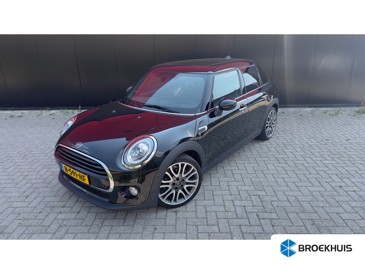 MINI 5-Deurs - 1.5 Cooper 60 Years Edition | Leder | Panoramadak | Harman/Kardon | Climate Control | CarP - AutoWereld.nl