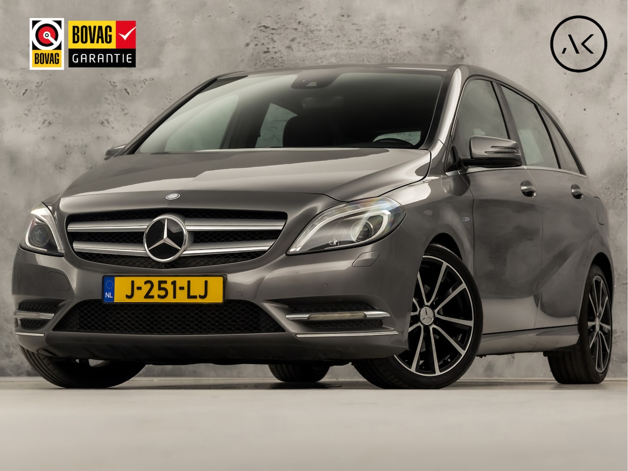 Mercedes-Benz B-klasse - 200 AMG Sport 157Pk (GROOT NAVI, CLIMATE, CAMERA, HARMAN/KARDON, STOELVERWARMING, LEDEREN - AutoWereld.nl