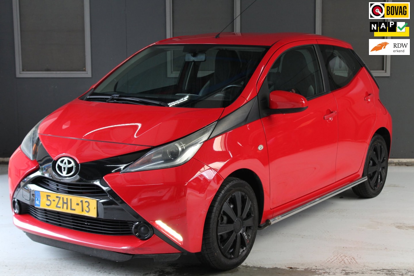 Toyota Aygo - 1.0 VVT-i x-play 1.0 VVT-i x-play - AutoWereld.nl