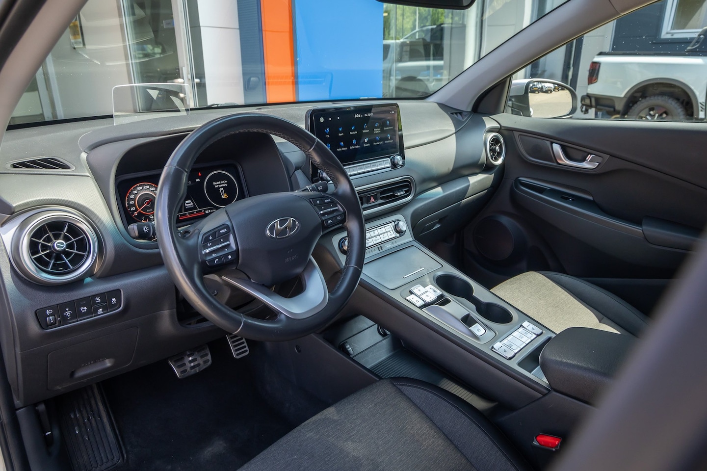 Hyundai Kona Electric - EV Fashion 64 kWh | Camera | Stoelverwarmig | Cruise control adaptief | Head-up display | - AutoWereld.nl
