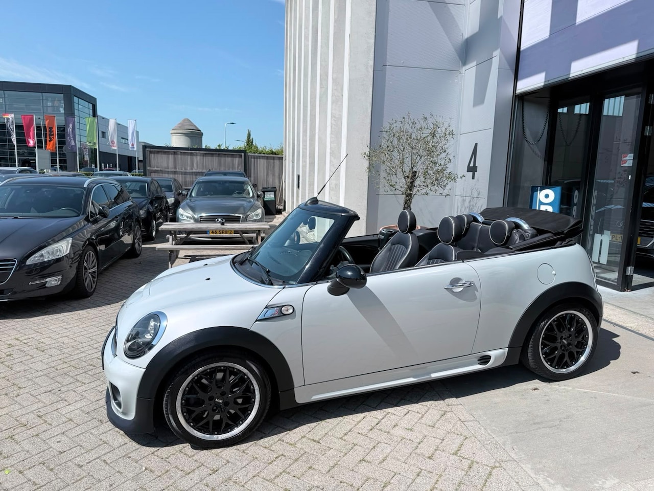 MINI Cabrio - 1.6 Cooper S JCW AUTOMAAT! VOL OPTIES! INRUIL MOGELIJK! - AutoWereld.nl