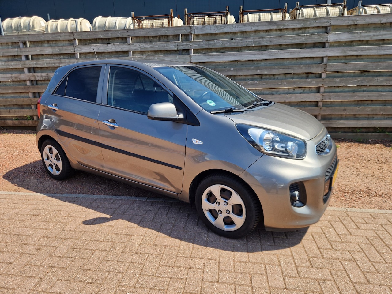 Kia Picanto - 1.0 CVVT ComfortPlusLine Navigator Climatronic - AutoWereld.nl