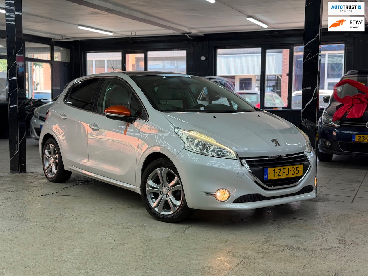 Peugeot 208 - 1.2 e-VTi Roland Garros Pano | Automaat | Navi - AutoWereld.nl