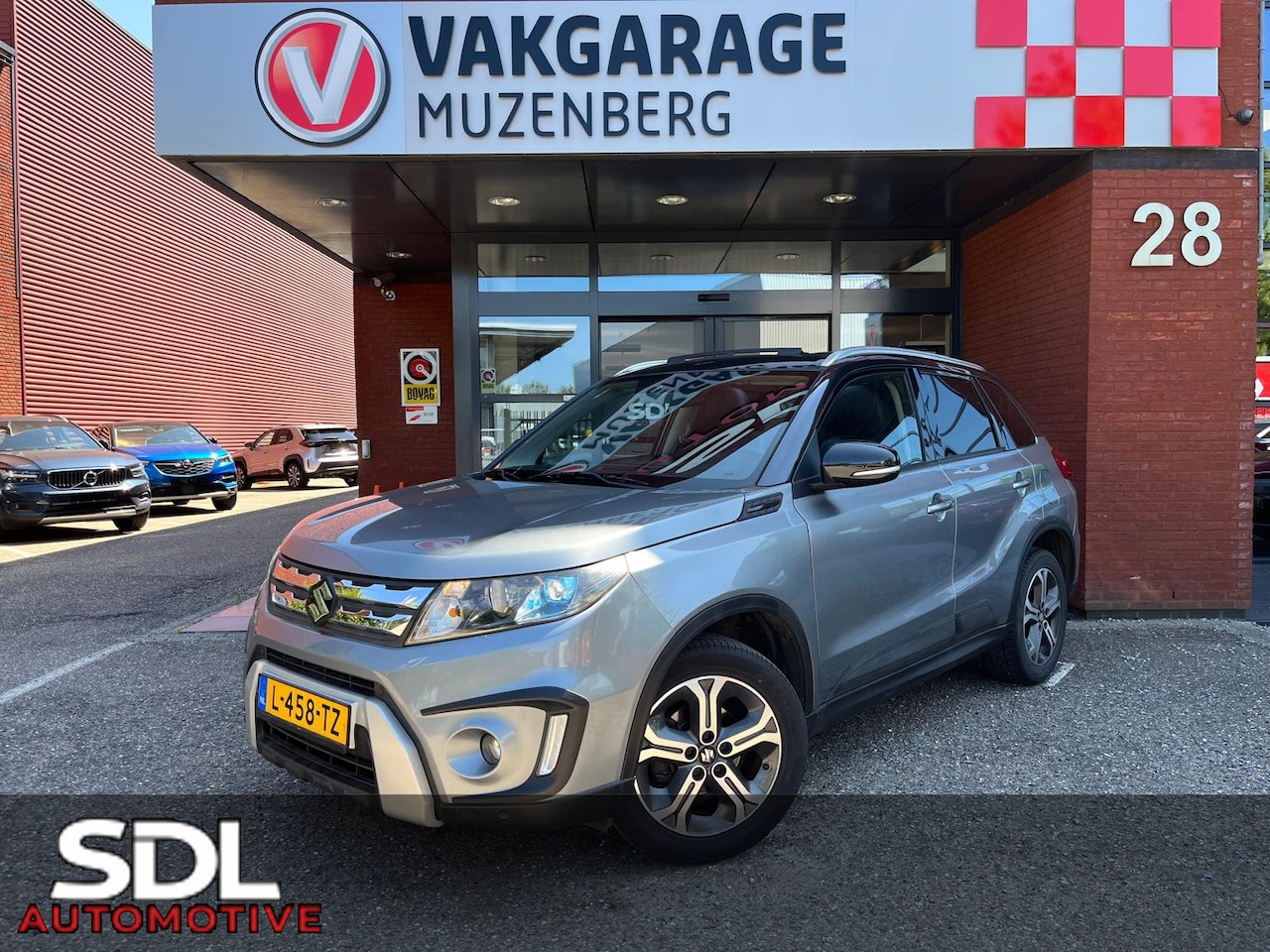 Suzuki Vitara - 1.6 High Executive // SCHUIF-KANTELDAK // ADAPT. CRUISE // KEYLESS // CAMERA+SENSOREN // S - AutoWereld.nl