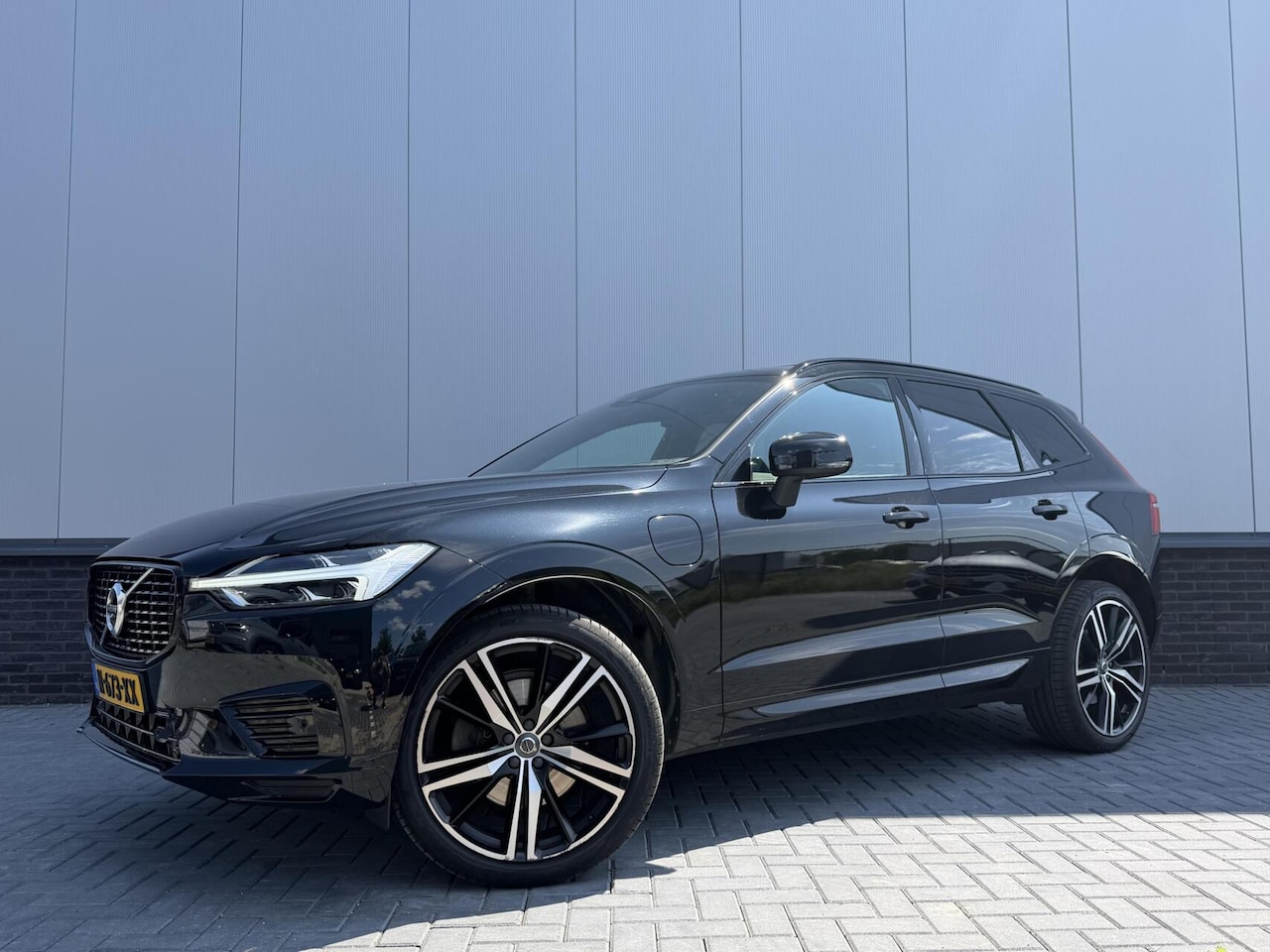 Volvo XC60 - 2.0 Recharge T6 AWD Inscription- R-Design-PANO - AutoWereld.nl