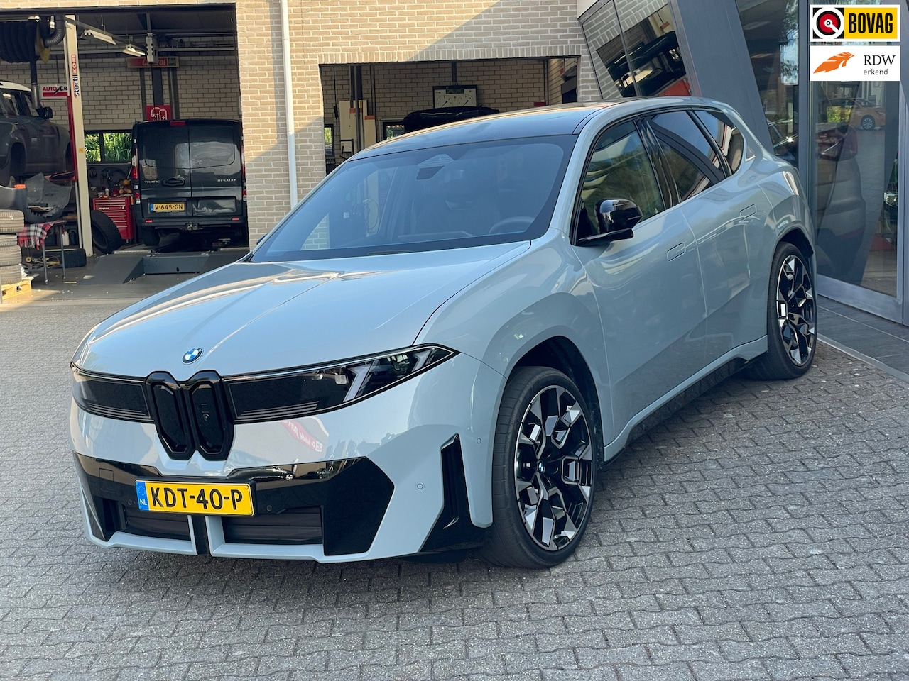 BMW iX3 - 50 xDrive 113 kWh M Sportpakket Pro 22Inch - AutoWereld.nl