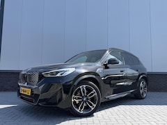 BMW iX1 - eDrive20 67 kWh - M-Sport Pro - Pano - Vol leer