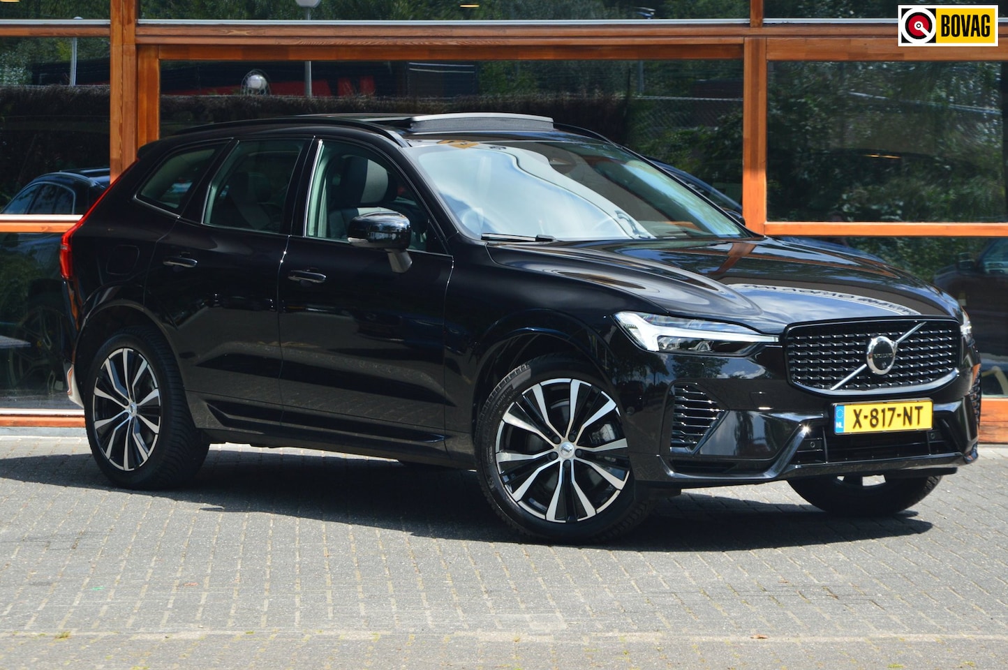 Volvo XC60 - T6 Hybride Long Range AWD Plus Dark | Head-Up Display | 360° Camera | Gelamineerde ruiten - AutoWereld.nl