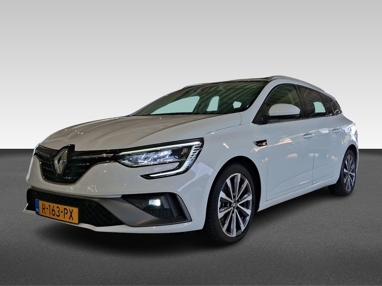 Renault Mégane E-Tech - Estate Megane Estate 1.6 Plug-In Hybrid 160pk R.S. Line | AUT | PANO | CARPLAY | ADAPTIVE - AutoWereld.nl