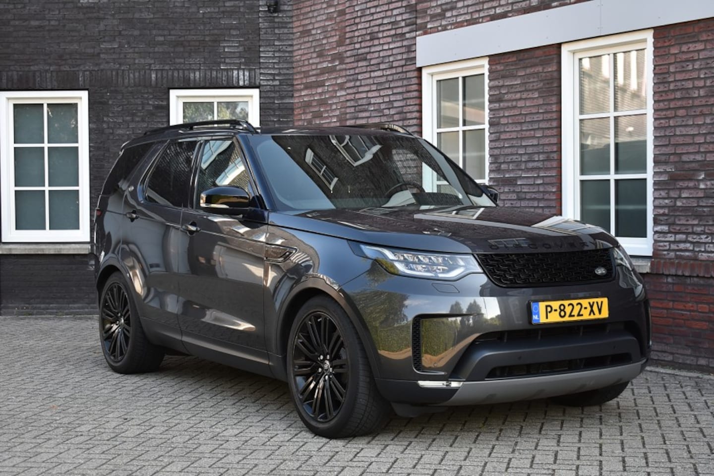 Land Rover Discovery - 3.0 Td6 First Edition 7p. Wij zijn op afspraak geopend! Graag bellen voor uw komst. - AutoWereld.nl