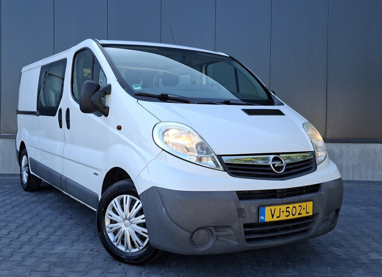 Opel Vivaro - 2.0 CDTI L2H1 DC | 6 persoons | Airco | Cruise control | Trekhaak | NAP - AutoWereld.nl